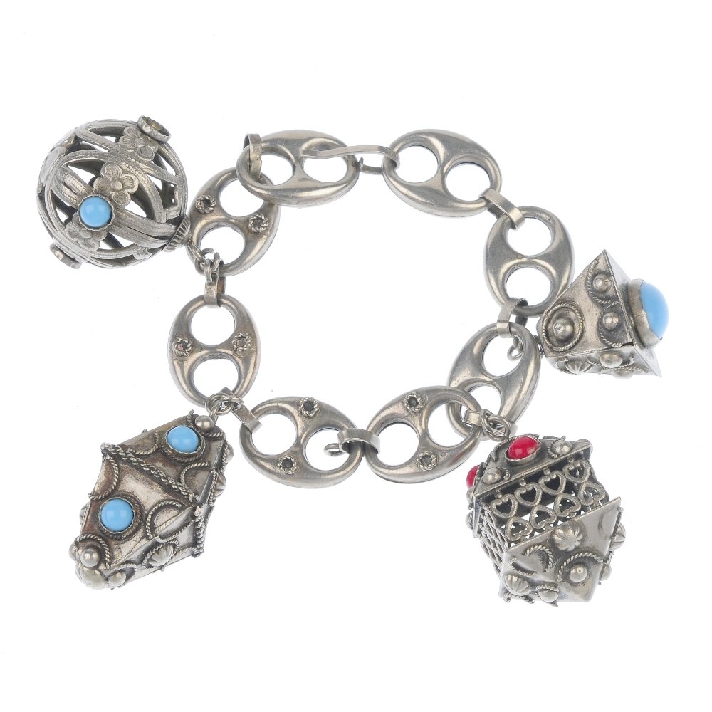 A selection of silver and white metal jewellery. (1 of 2)