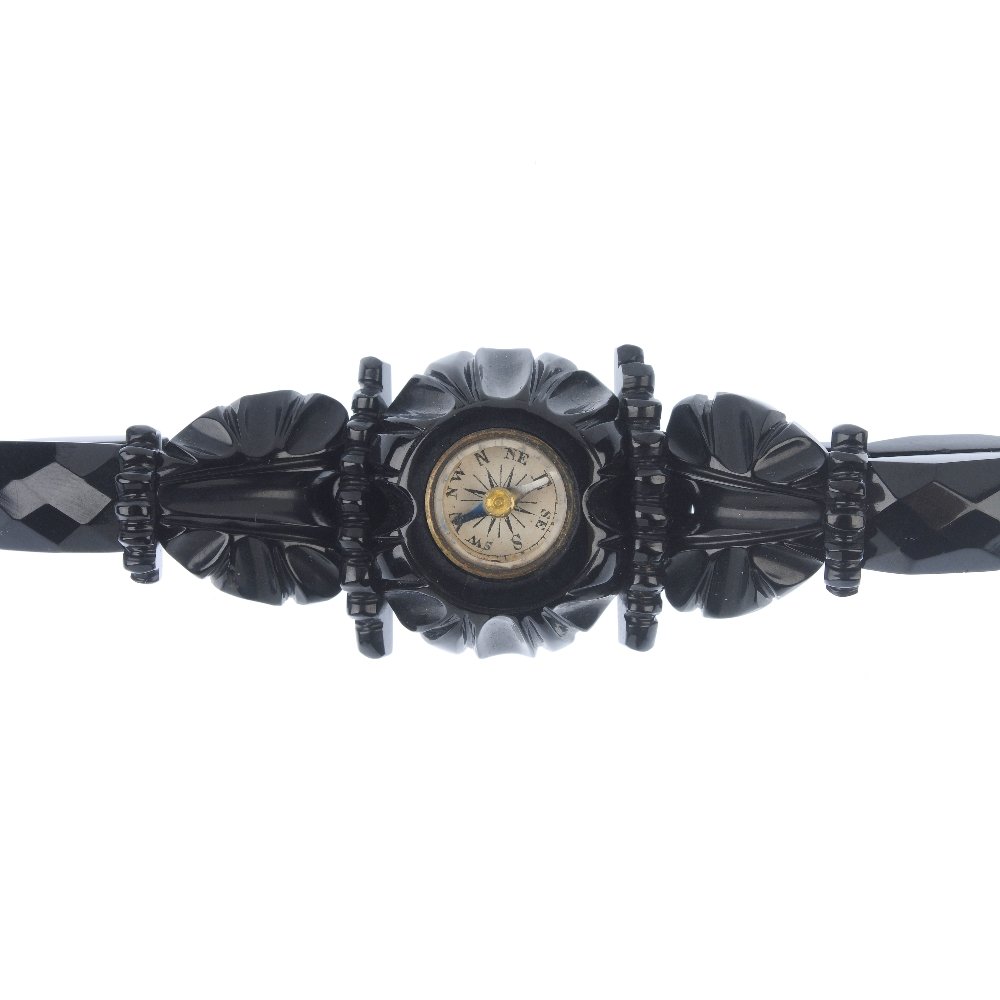 A quantity of costume jewellery. (1 of 1)