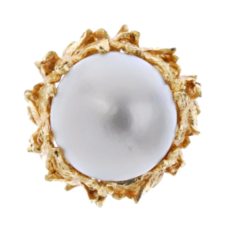 A mabe pearl dress ring. (1 of 4)