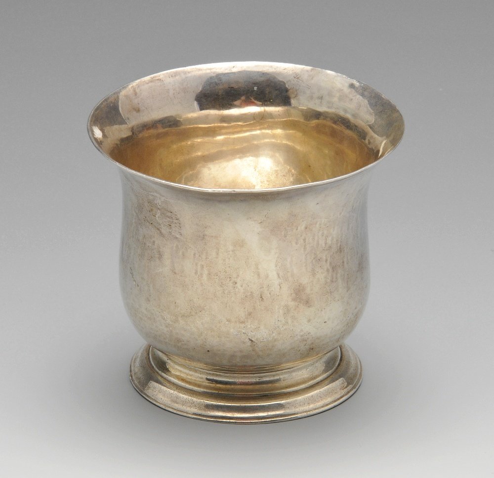 An early George III small silver bowl. (1 of 2)