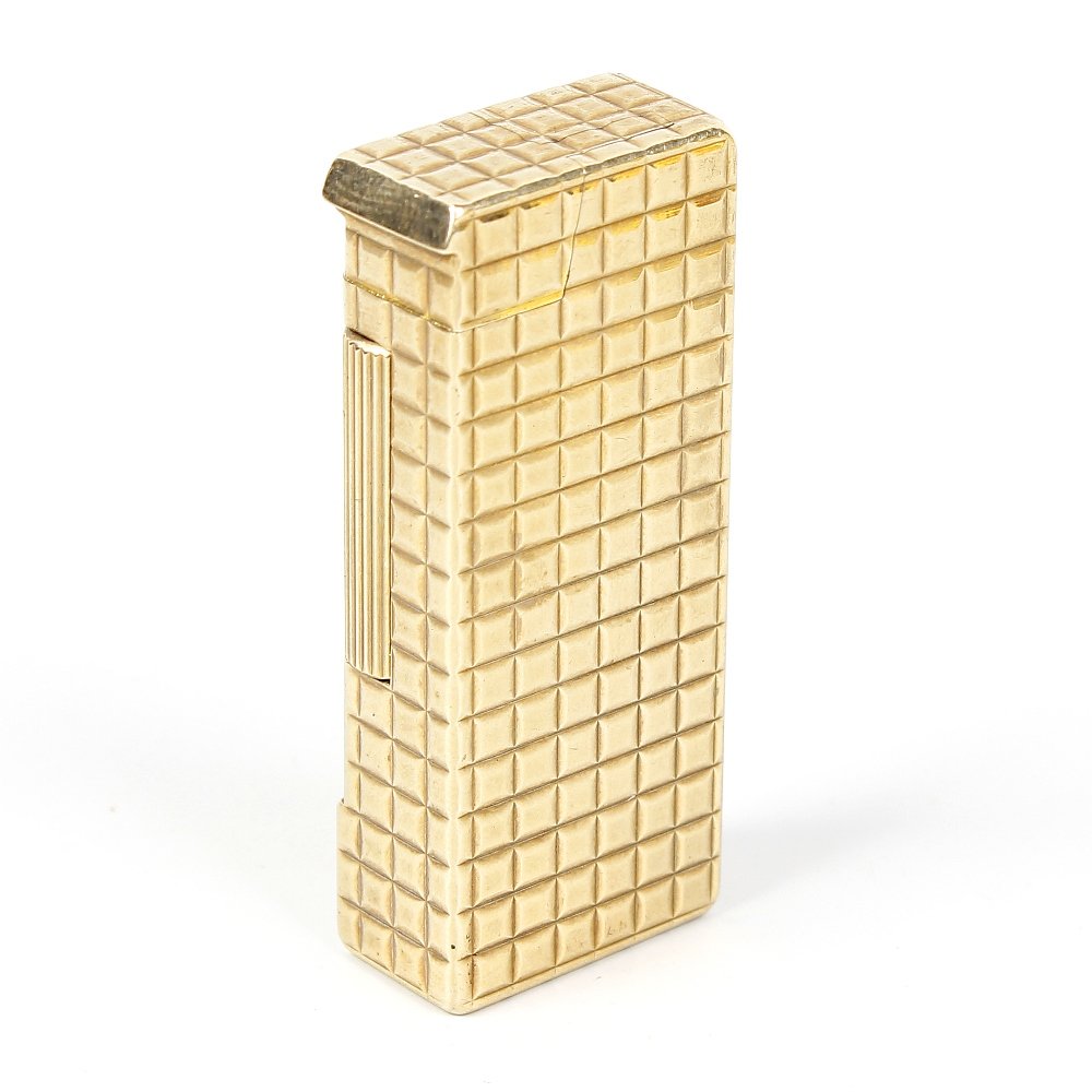 A Dunhill 9ct gold lighter.: A Dunhill 9ct gold lighter. Of rectangular form having chequered texture to the whole, hallmarked Alfred Dunhill, Birmingham 1949.