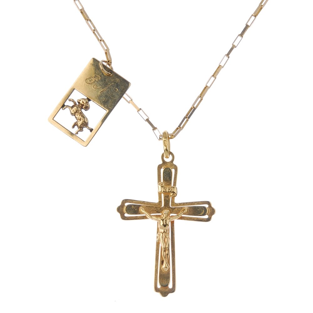 A 9ct gold crucifix pendant. (1 of 3)