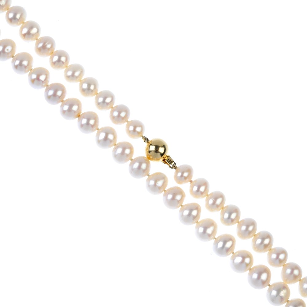 A cultured pearl single-strand necklace. (1 of 2)