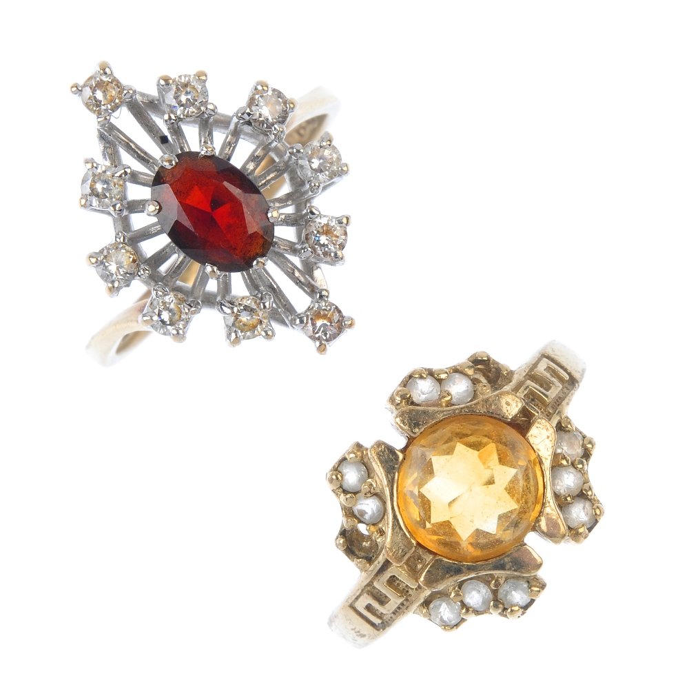 A selection of jewellery. To include two 9ct gold (1 of 3)