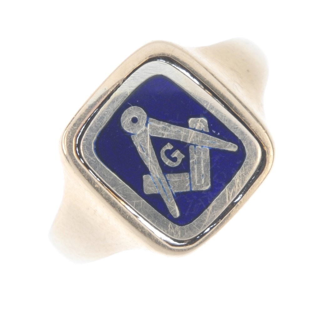 A 9ct gold Masonic enamel ring. The rectangular-shape (1 of 3)
