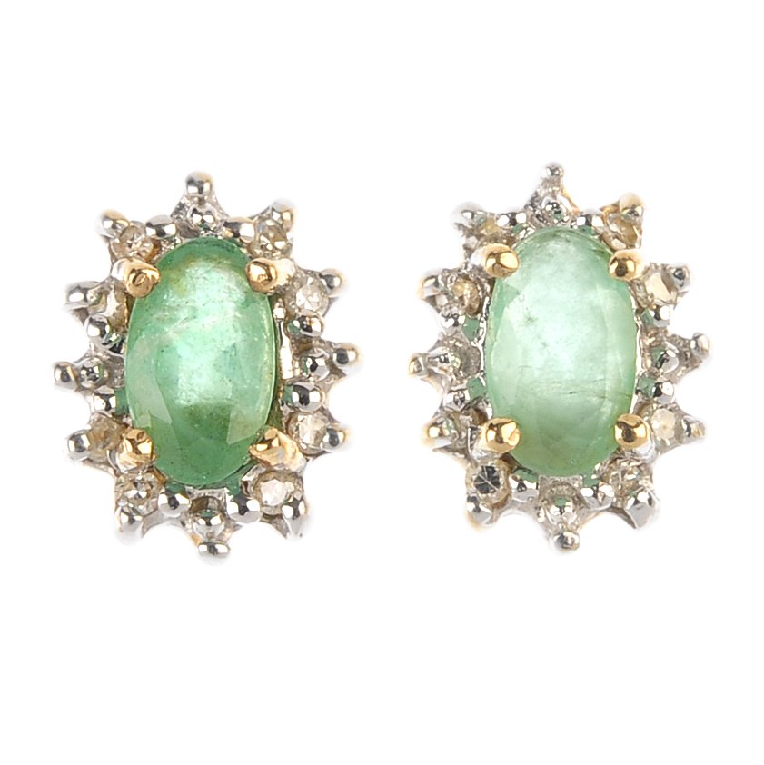 A set of emerald and diamond cluster jewellery. The (1 of 2)