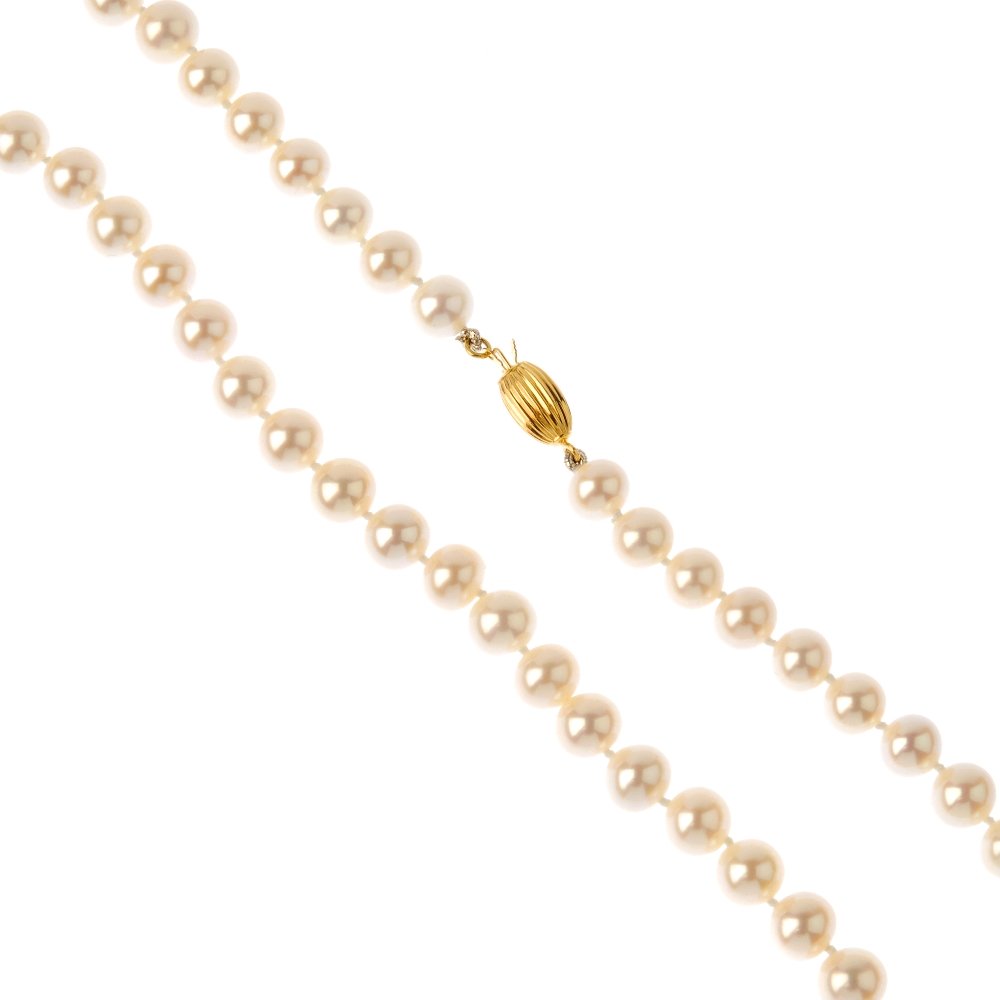 Two cultured pearl single-strand necklaces. The first (1 of 2)