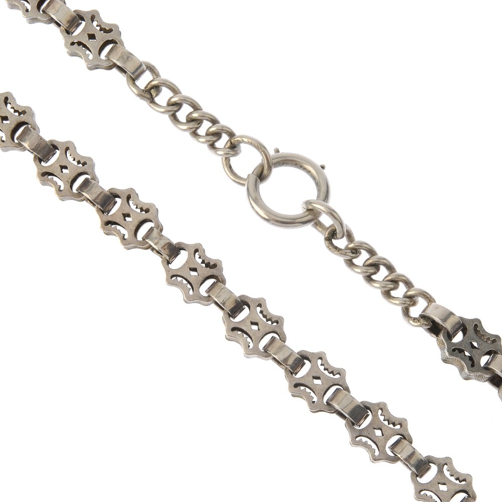 A selection of silver and white metal jewellery. To (1 of 3)