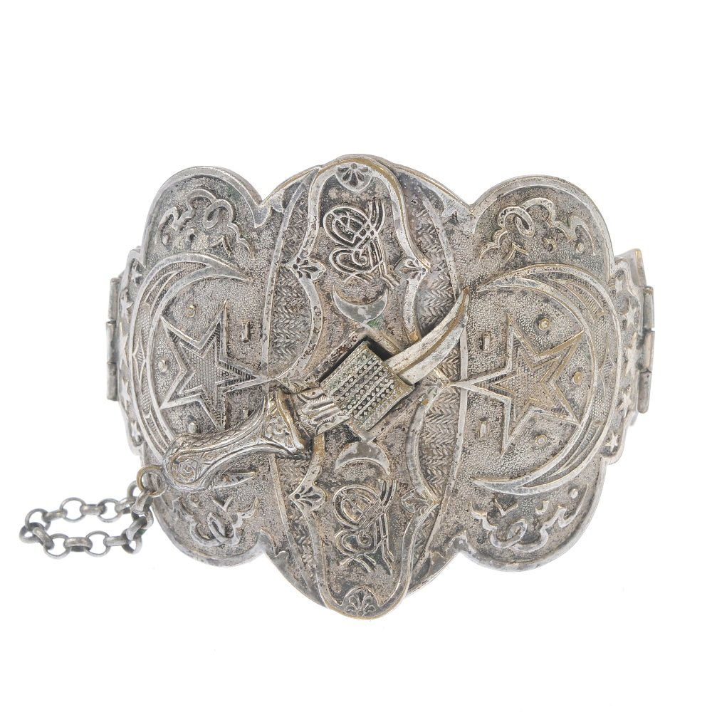 A selection of continental jewellery. To include a (1 of 2)