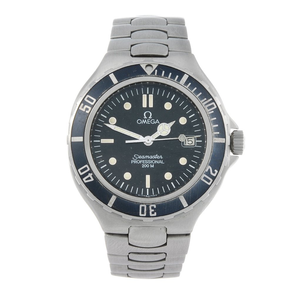 OMEGA - a gentleman's Seamaster bracelet watch. (1 of 4)