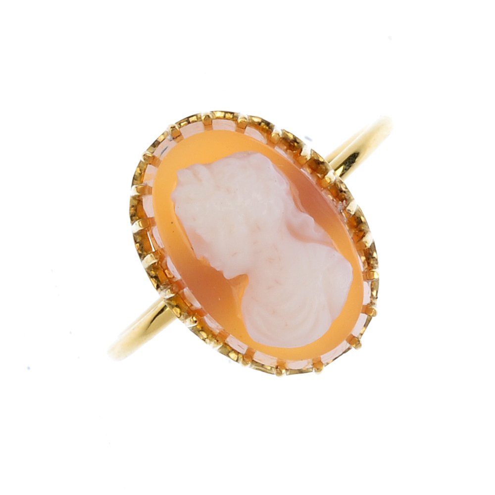 A cameo ring. The oval shape agate cameo carved to (1 of 3)