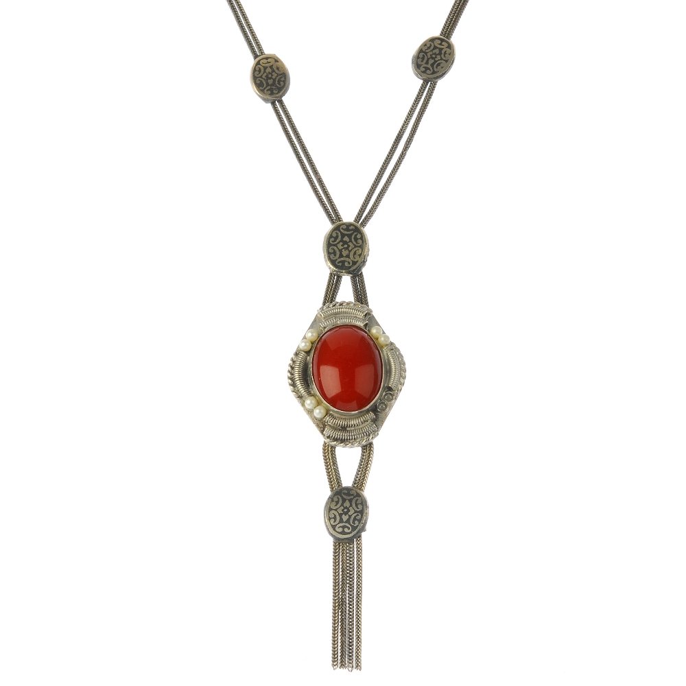 A selection of silver and white metal jewellery. To (1 of 4)