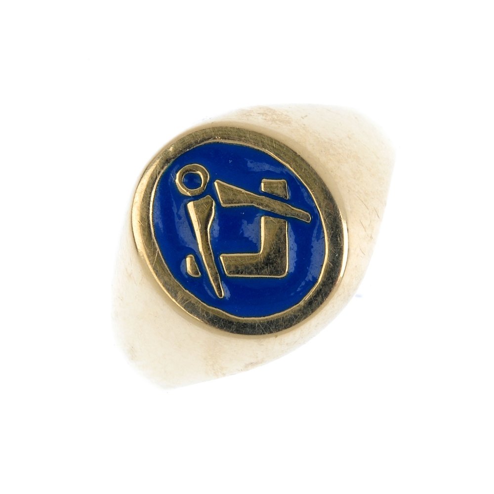 A 9ct gold gentleman's Masonic signet ring. The (1 of 3)