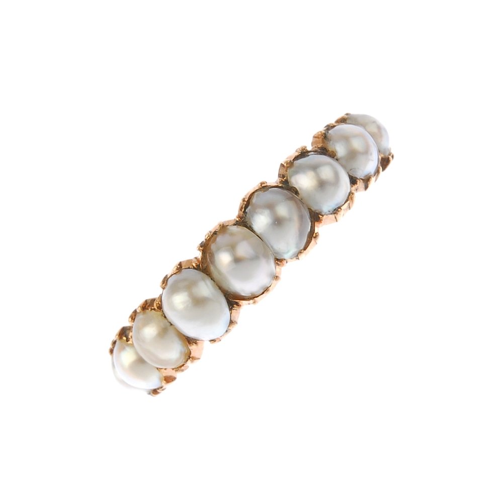 A split pearl ring. The graduated split pearl line, to (1 of 4)