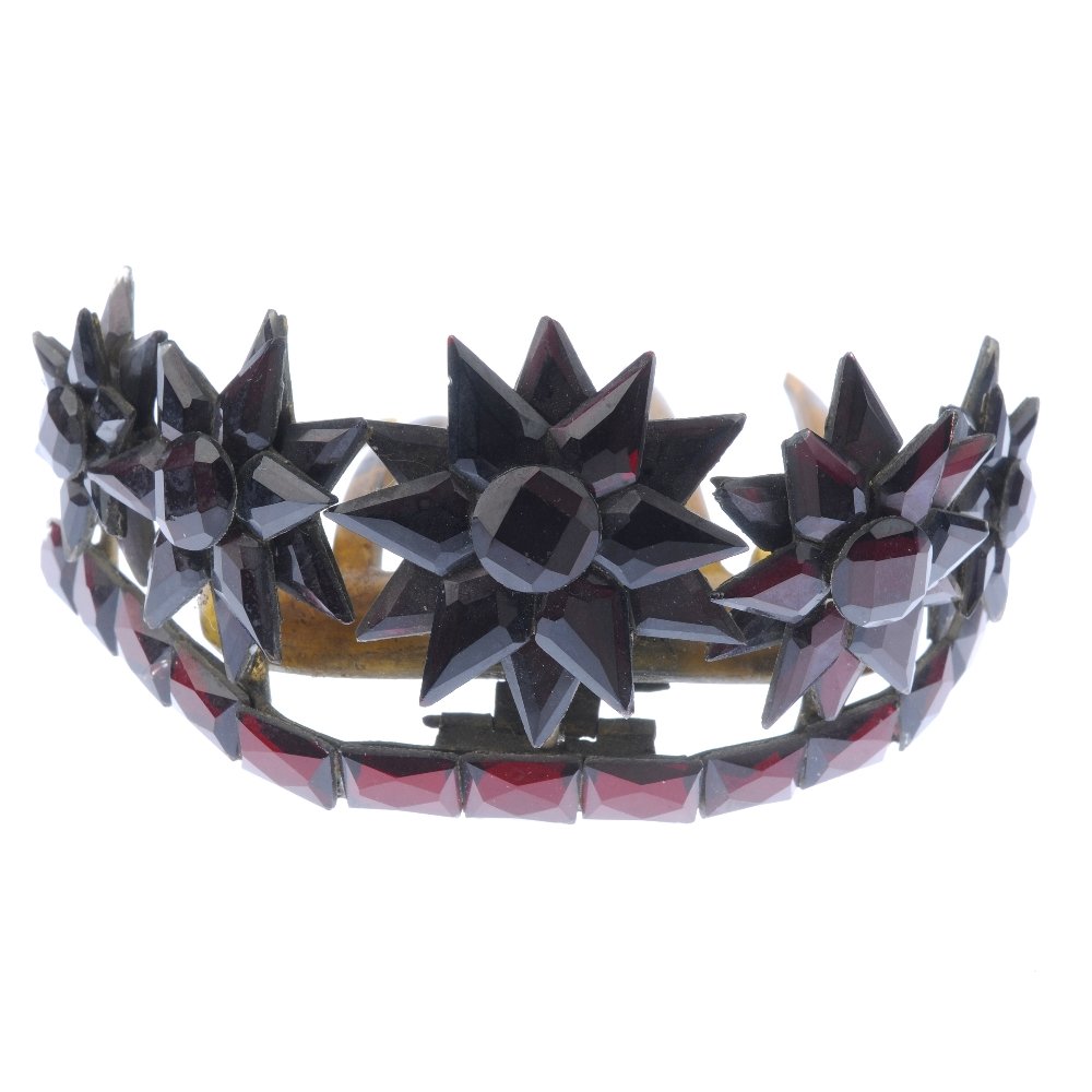 A Vauxhall glass hair comb. The hinged comb with a row (1 of 2)