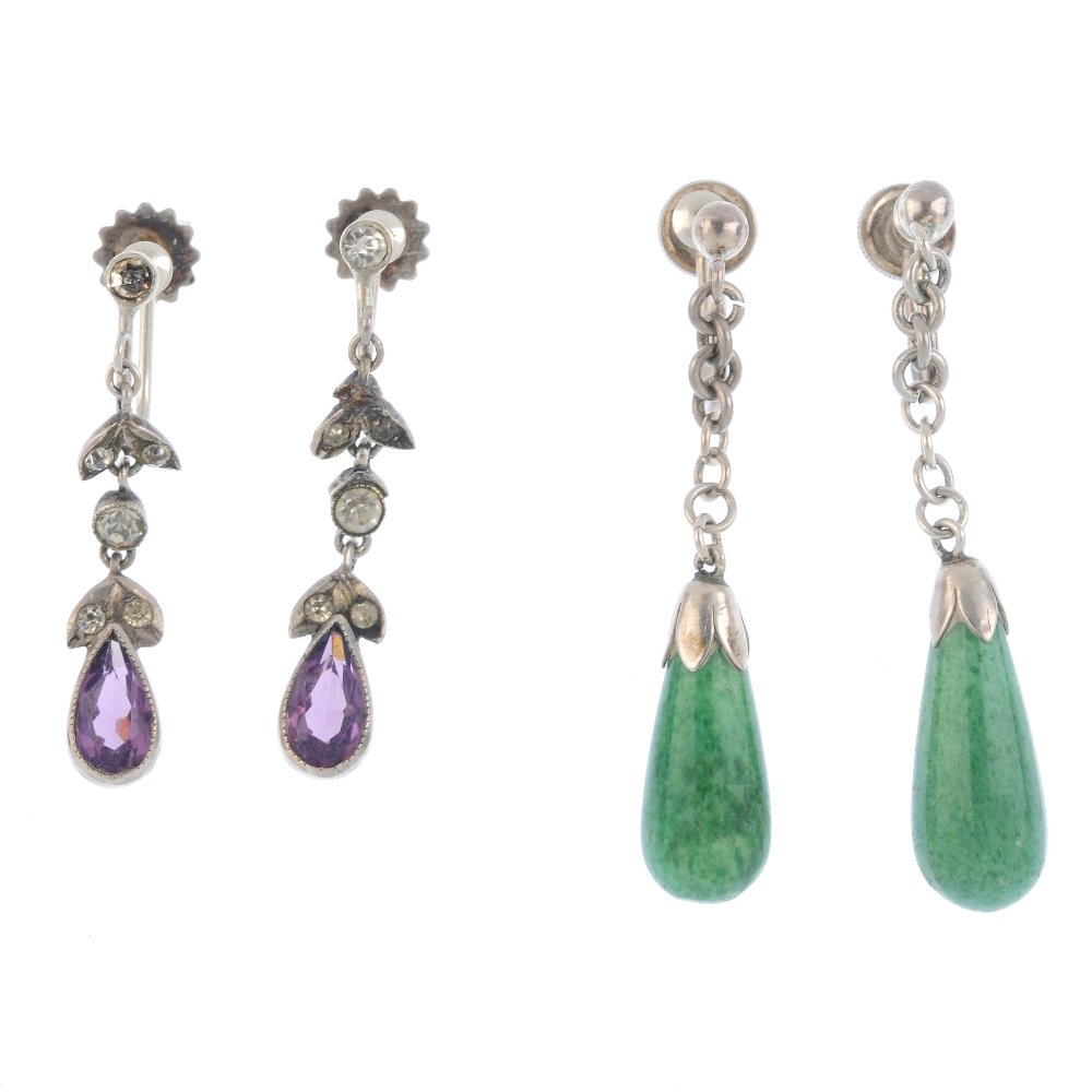 A selection of jewellery and other items. To include a (1 of 4)