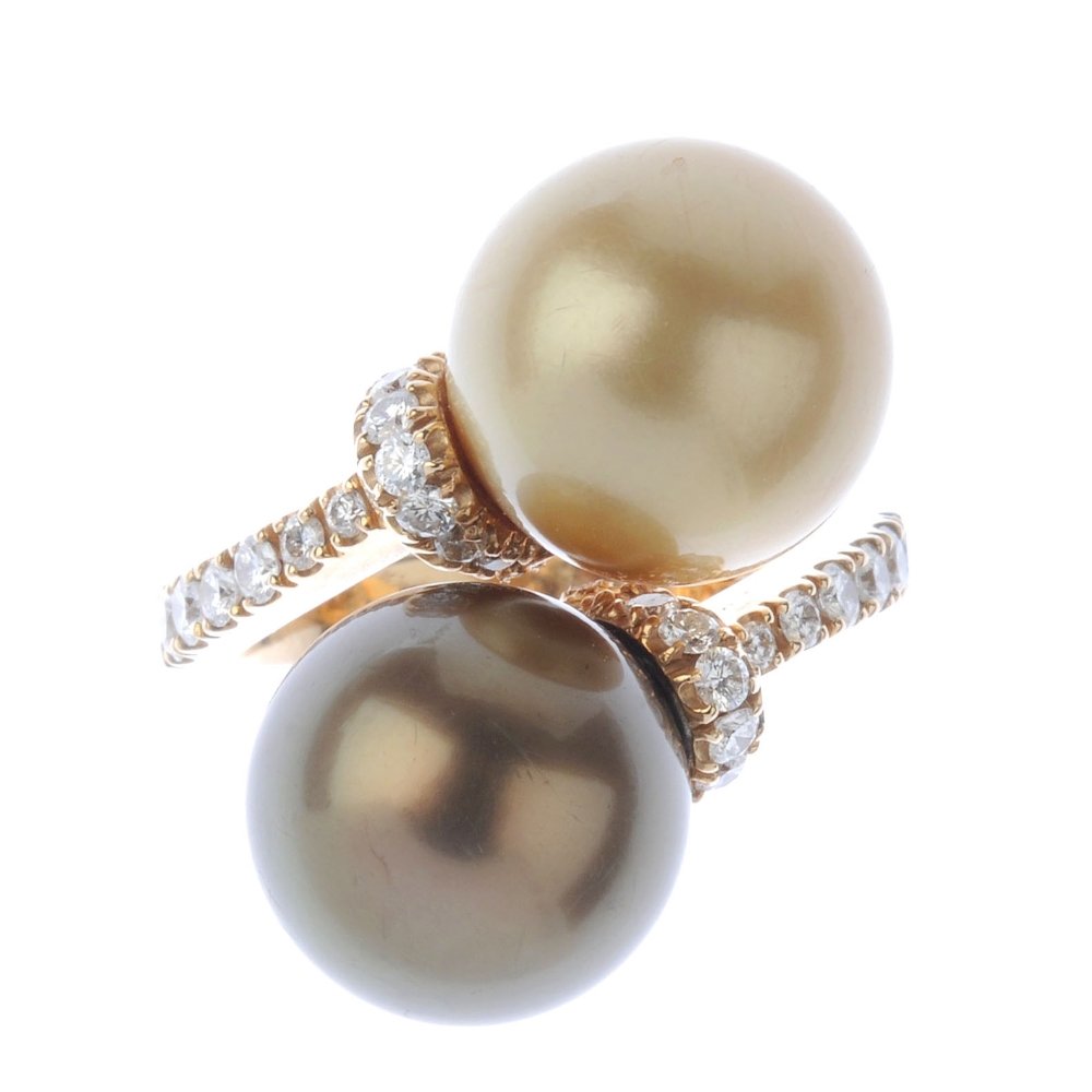 (130426-4-A) A dyed cultured pearl and diamond dress (1 of 4)