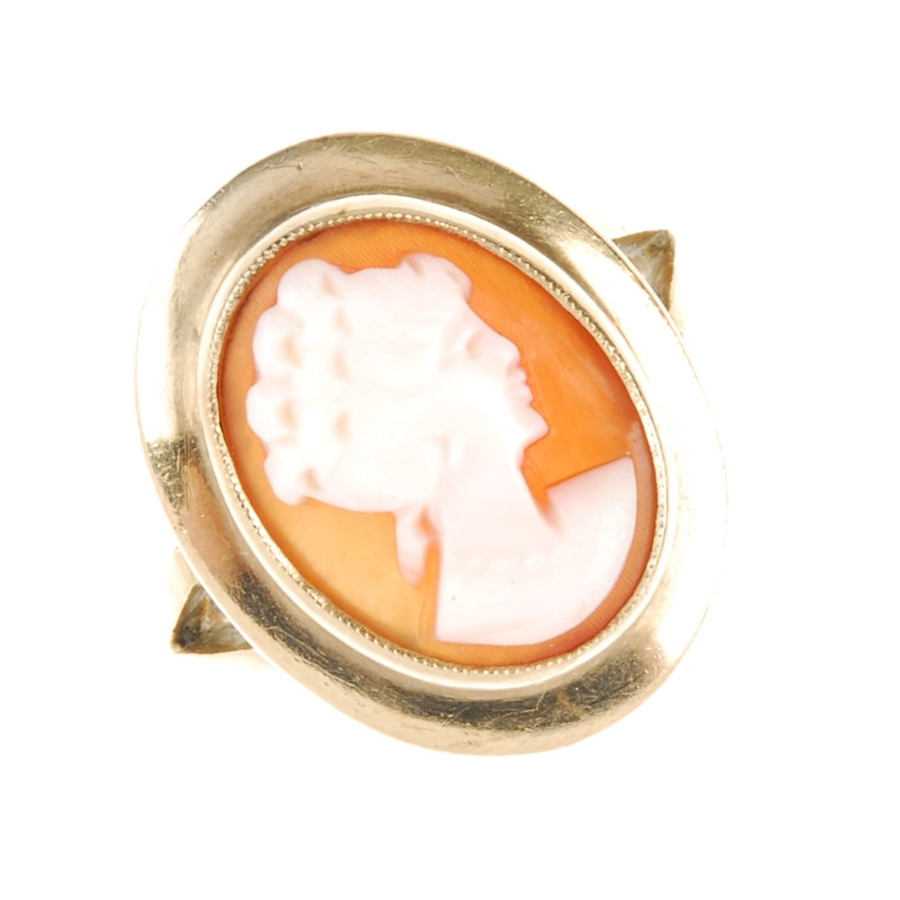 Two 9ct gold cameo rings. Both of oval-shape, the shell (1 of 4)
