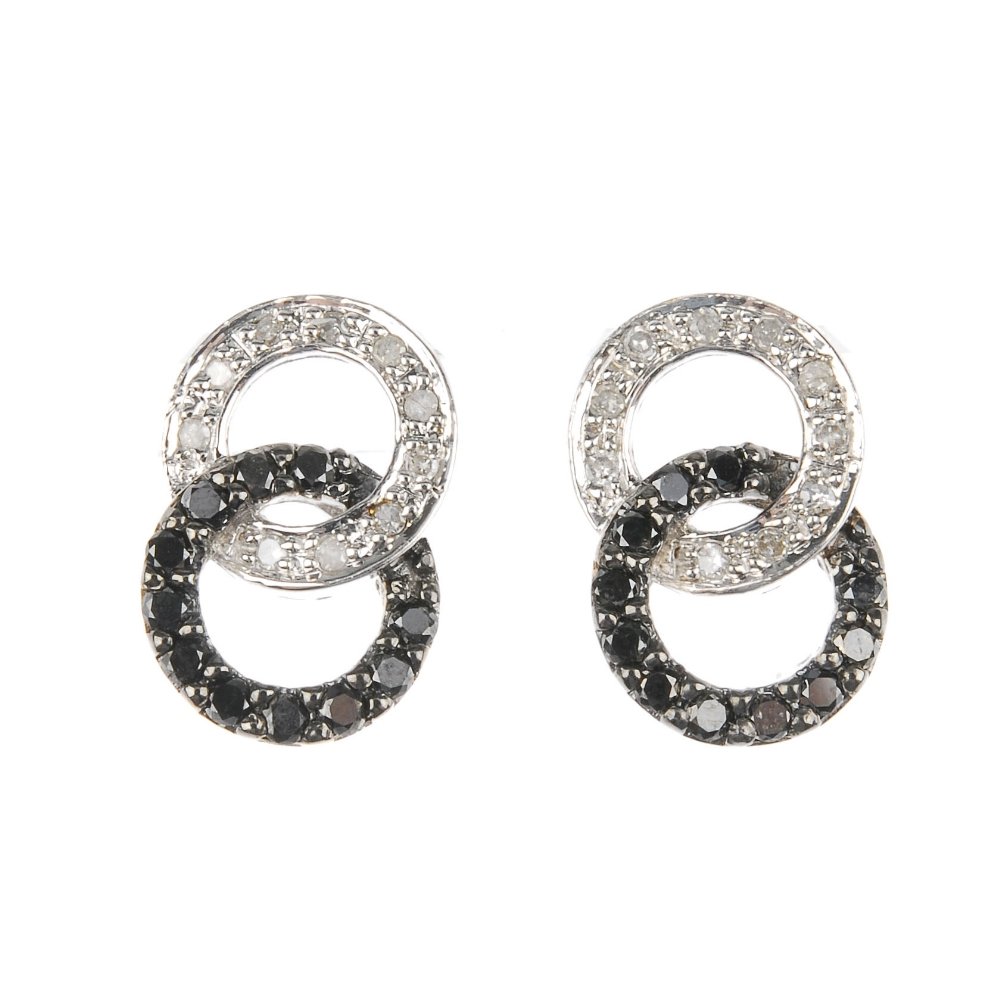 A selection of jewellery. To include a pair of ear (1 of 6)