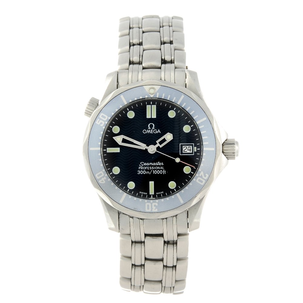 OMEGA - a mid-size Seamaster Professional 300M bracelet (1 of 4)