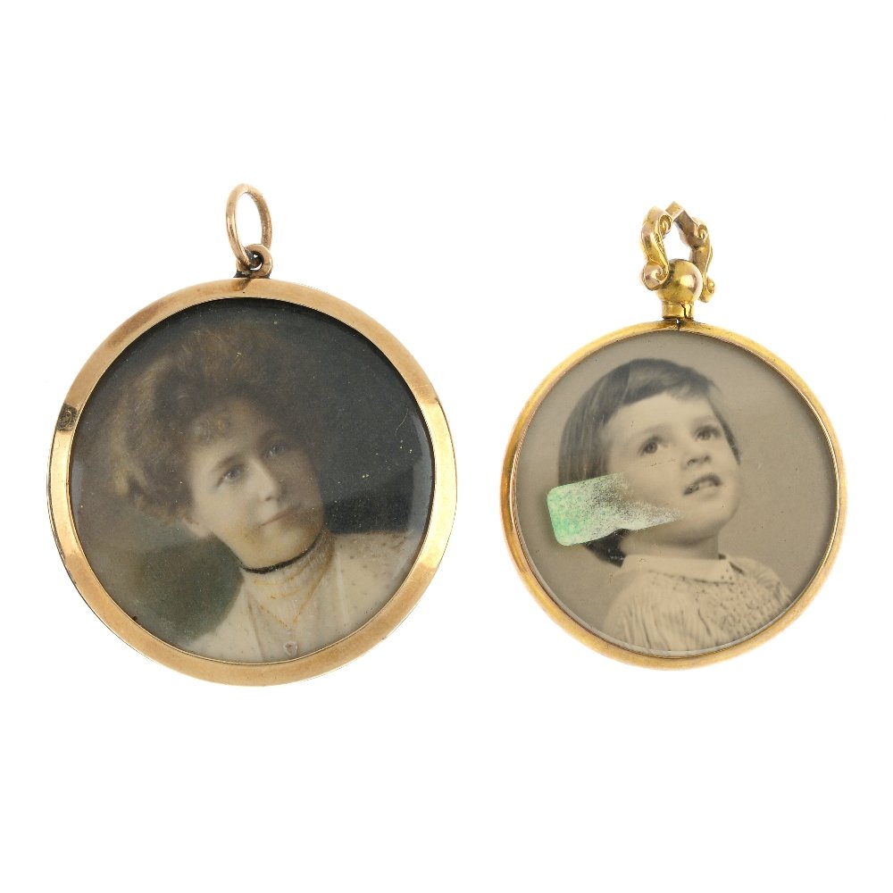 Four early 20th century photographic lockets. To (1 of 3)