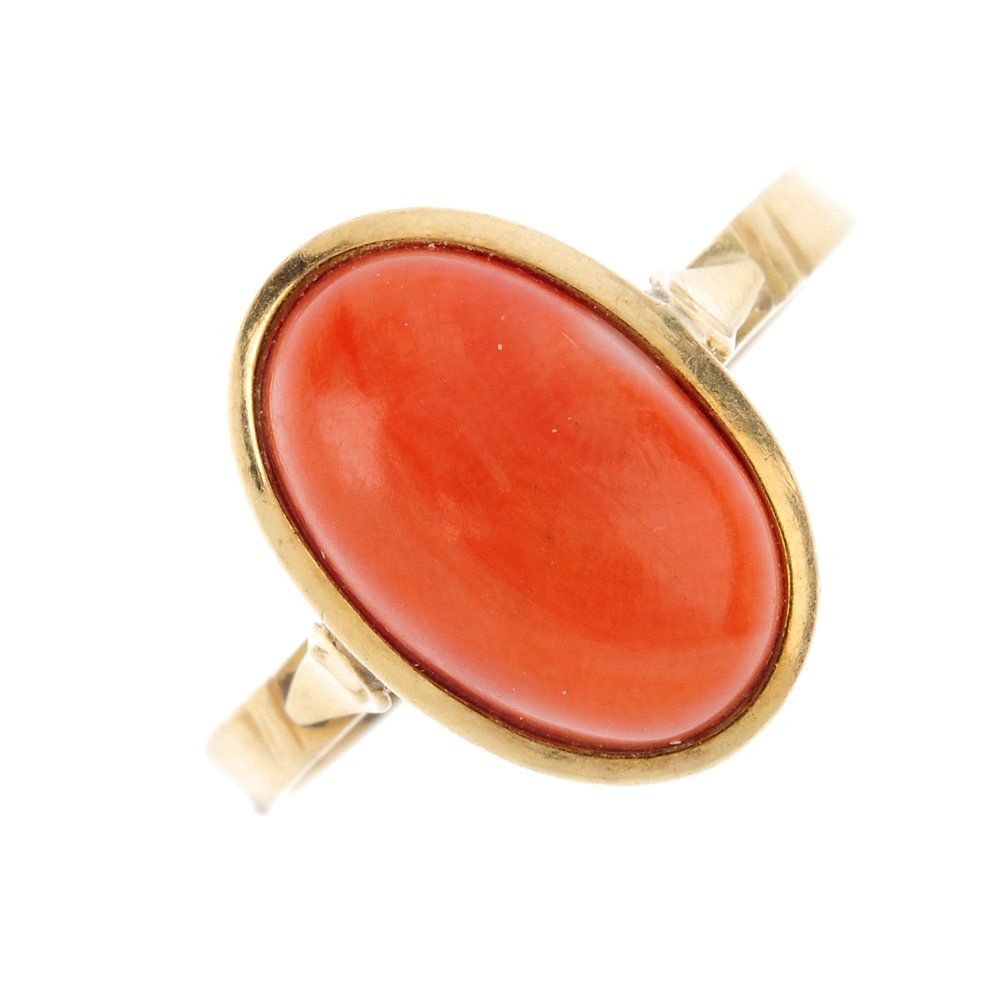 A coral single-stone ring. The oval coral cabochon (1 of 3)