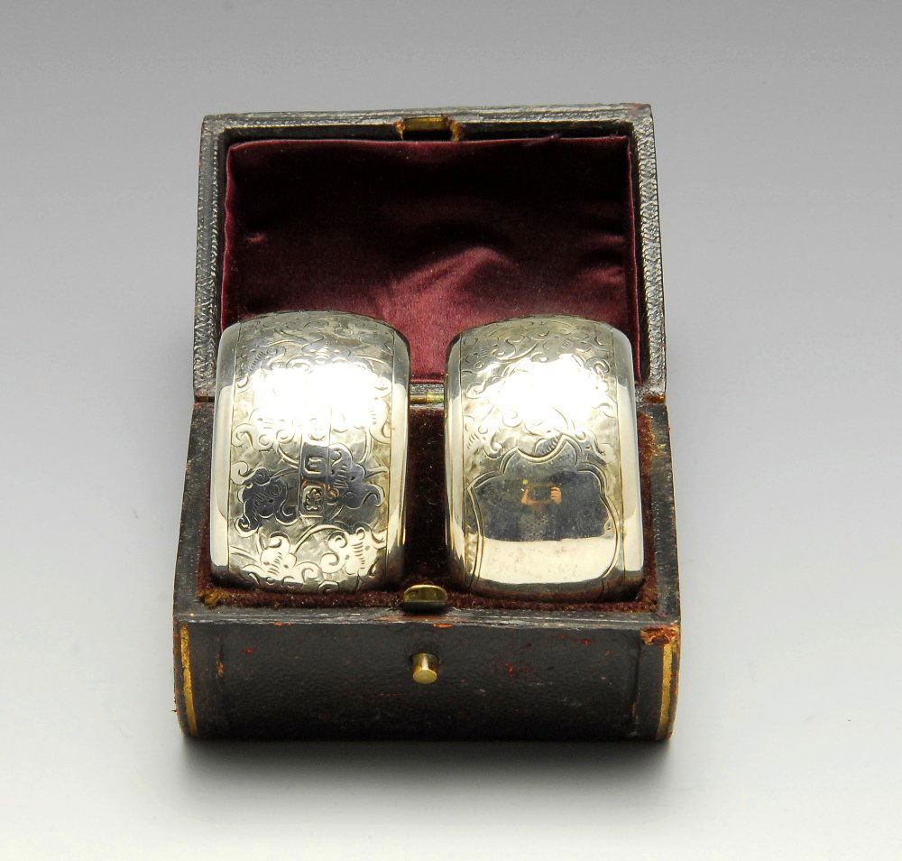 A cased pair of late Victorian silver napkin rings, (1 of 4)
