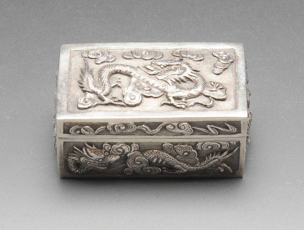A turn of the century Chinese export silver snuff box, (1 of 5)