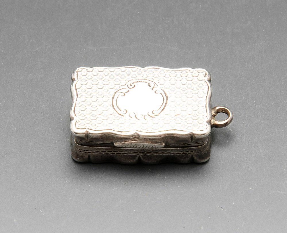 A Victorian silver vinaigrette, the small oblong form (1 of 6)