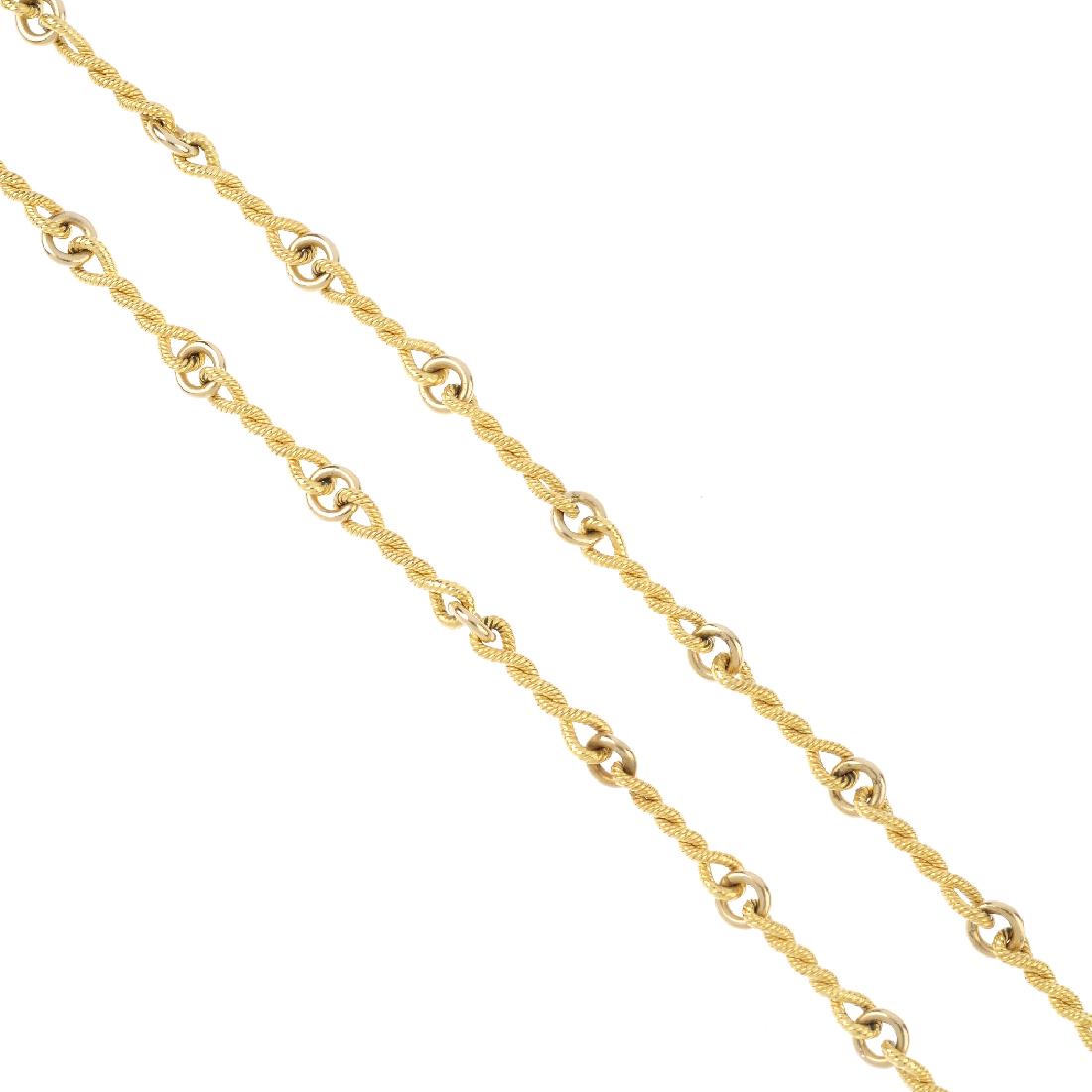 A fancy-link chain. Designed as a series of grooved (1 of 3)