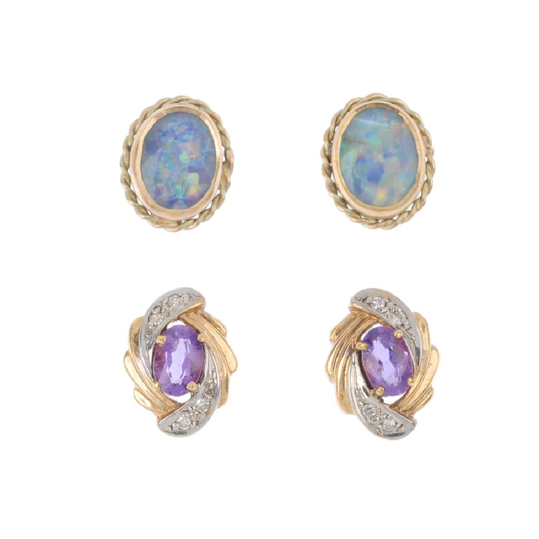 A selection of jewellery items and a 9ct gold clasp. To (1 of 3)