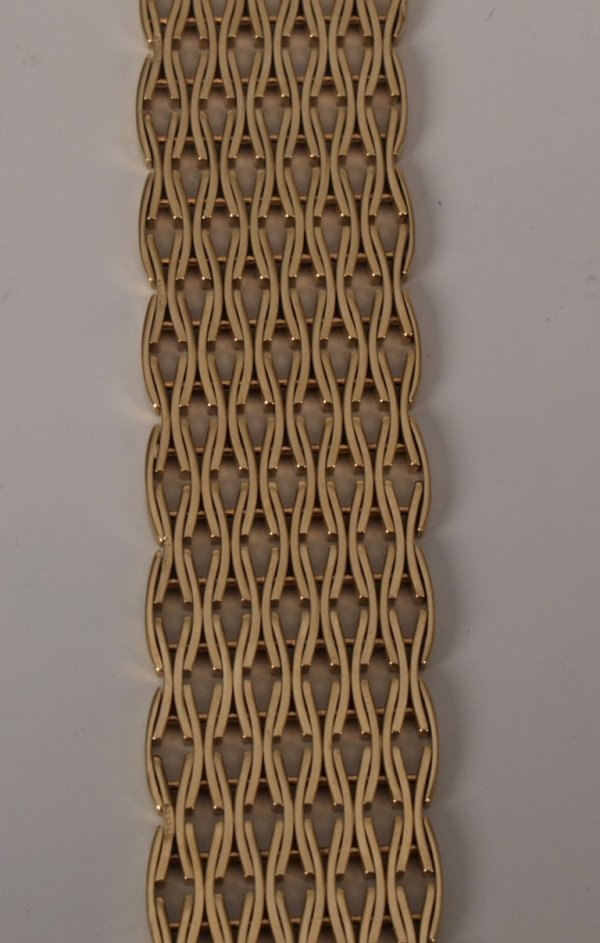 9ct gold mesh link wide bracelet. Total weight - 51