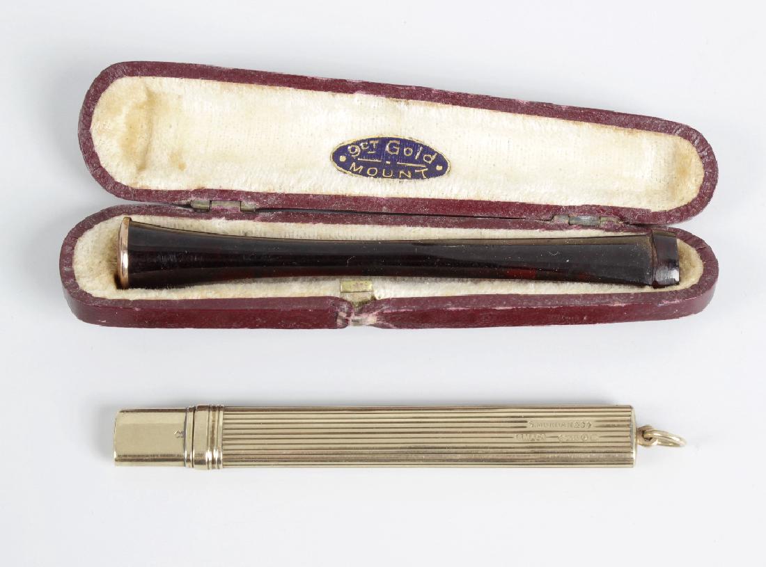 An S Mordan & Co 9ct gold pencil holder, the body of: An S Mordan & Co 9ct gold pencil holder, the body of oblong form with ribbed decoration and suspension ring to the cover, together with a cased cheroot holder/filter, with yellow metal rim, the cased 