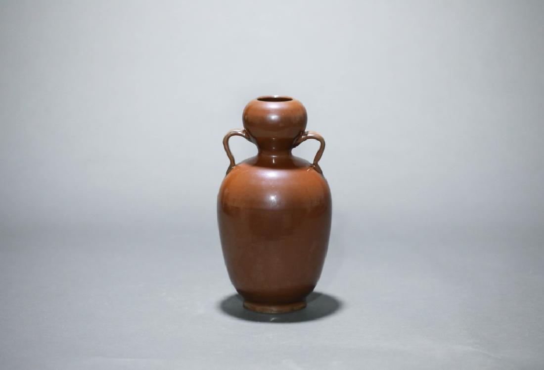 BROWN GLAZED GOURD BOTTLE: Brown glazed gourd bottle: Height 24.5cm, Width 13cm, Caliber 4.2cm