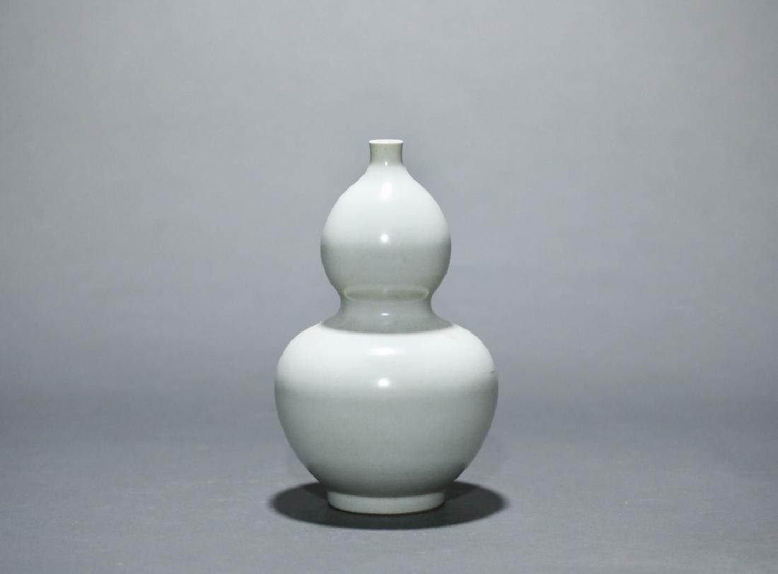 WHITE GLAZED GOURD ZUN (1 of 5)