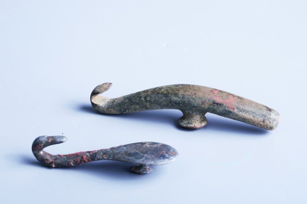 BRONZE HOOK (PAIR) (1 of 5)