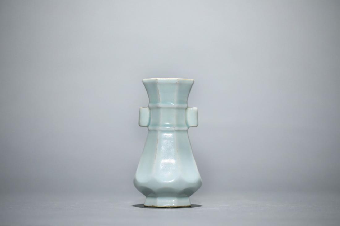Bluish white glazed Guan ware (1 of 5)