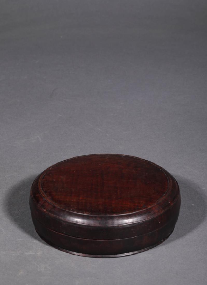 round inkstone with inscription (1 of 5)