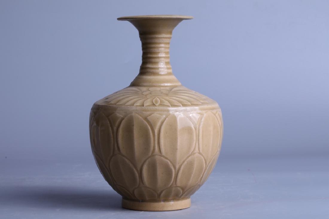 Green glazed lotus petal grain long-neck bottle (1 of 5)