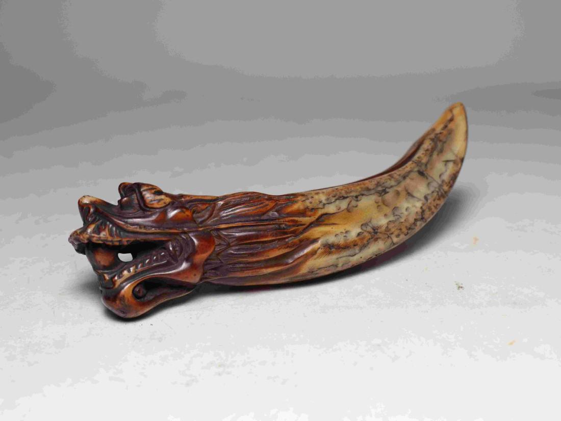 DRAGON SKULL CARVING TEETH: Dragon skull carving teeth. Size(109*30*18), 38.7g