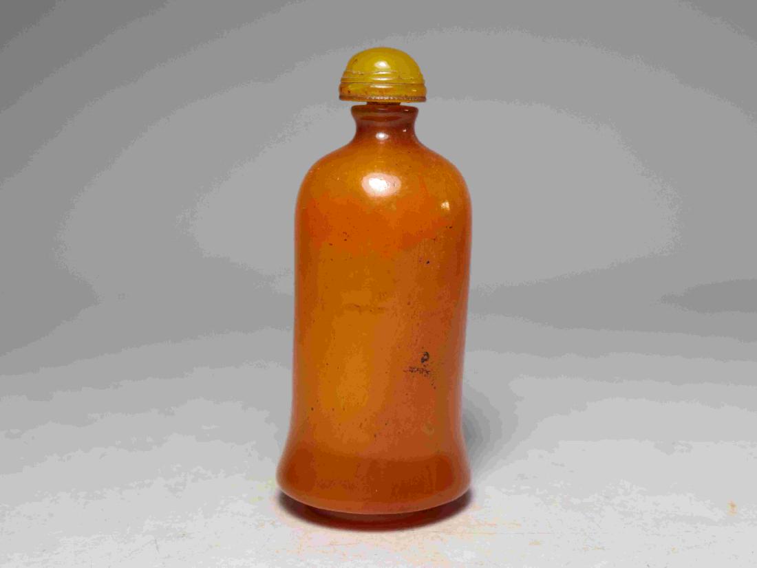 IMITATION AMBER SNUFF BOTTLE (1 of 7)