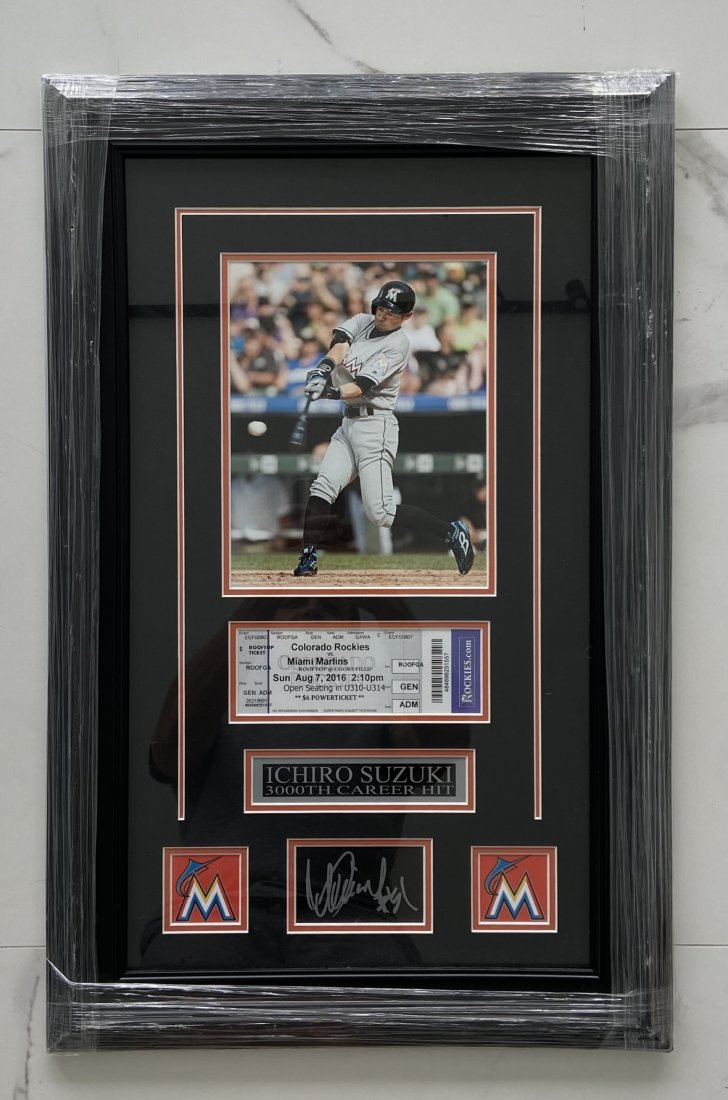 Miami Marlin Signed Ichiro Suzuki Photograph (1 of 2)