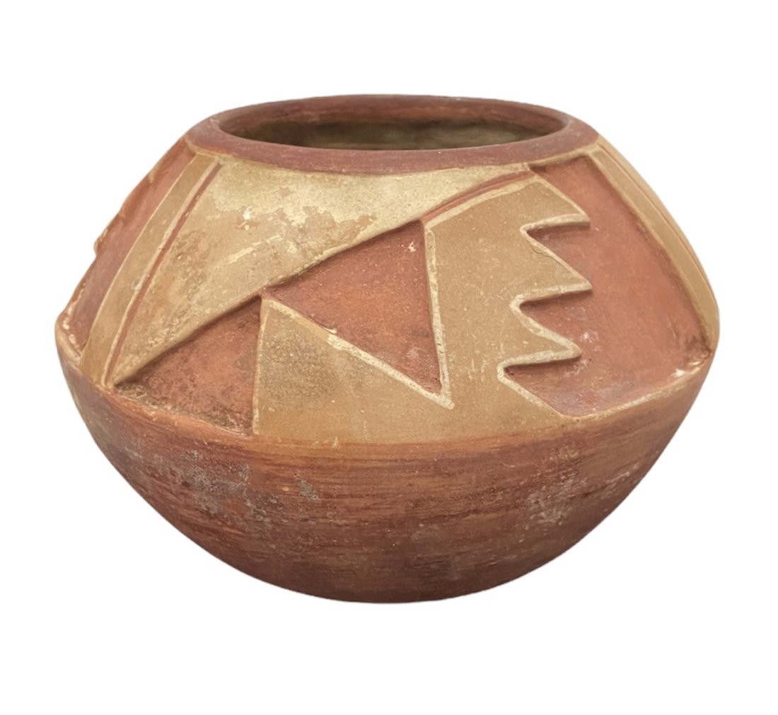 Decorated Vintage Native American Vase: 5 x 7 in