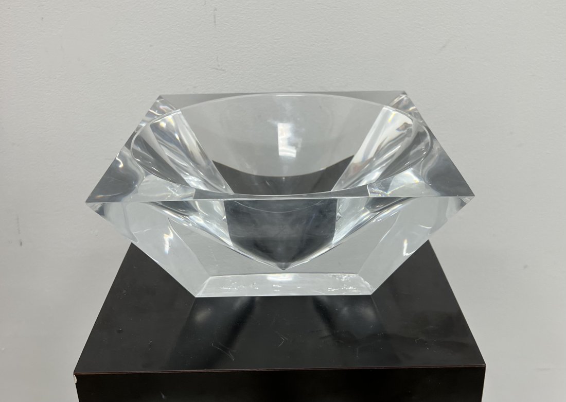 Mid-Century Modern Lucite Bowl: 9 x 9 x 4 in