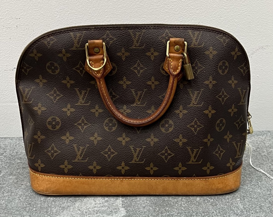 Louis Vuitton Purse: 16 x 9 x 6 in