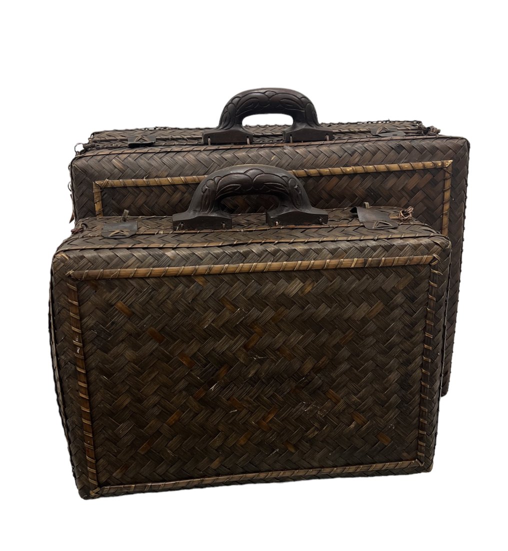 Vintage Pair Of Wicker Suitcases: 25 x 18 x 9 in (largest)