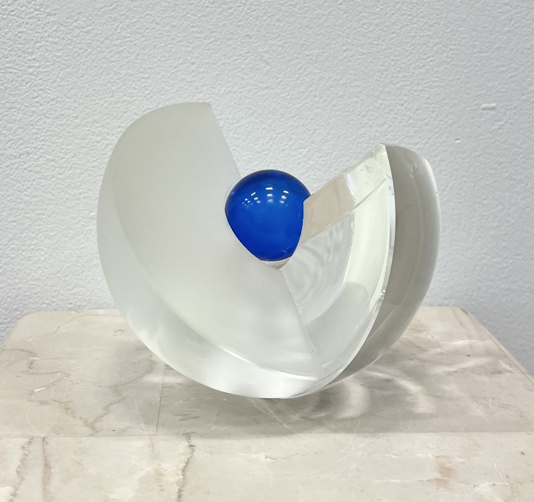 Post Modern Glass Sculpture: 5.5 in