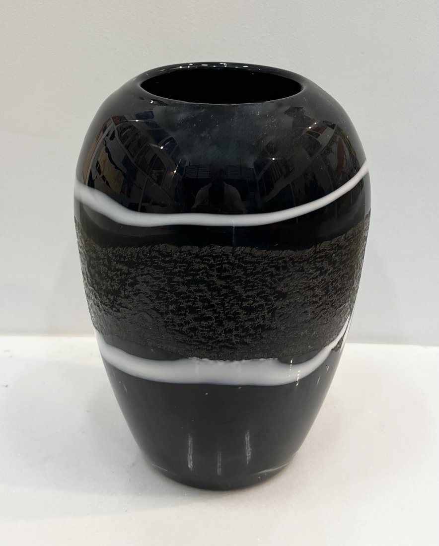 Vintage Black & White Art Glass Vase: 9 x 6 in