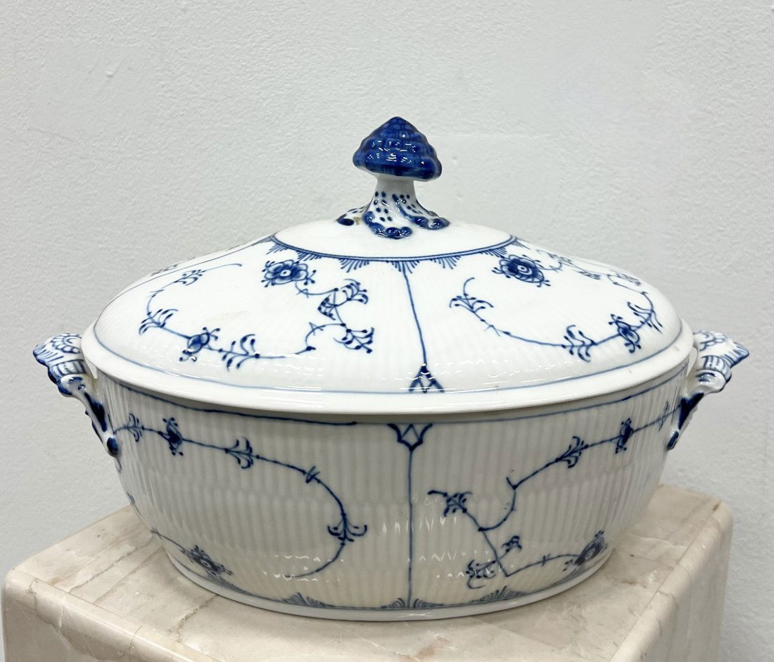 Royal Copenhagen Blue Fluted Plain Lidded Soup Tureen (1 of 4)