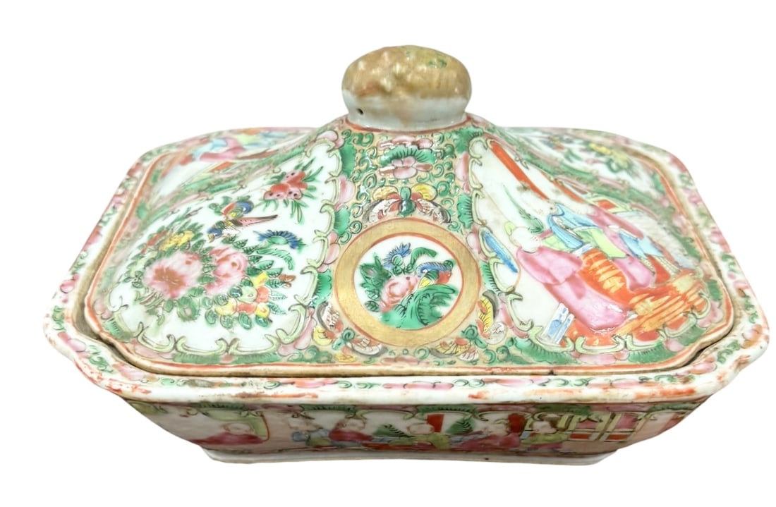 19th Century Chinese Famille Rose Medallion Lidded Serving Tureen Bowl: 8 1/4 x 6 3/4 x 5 in